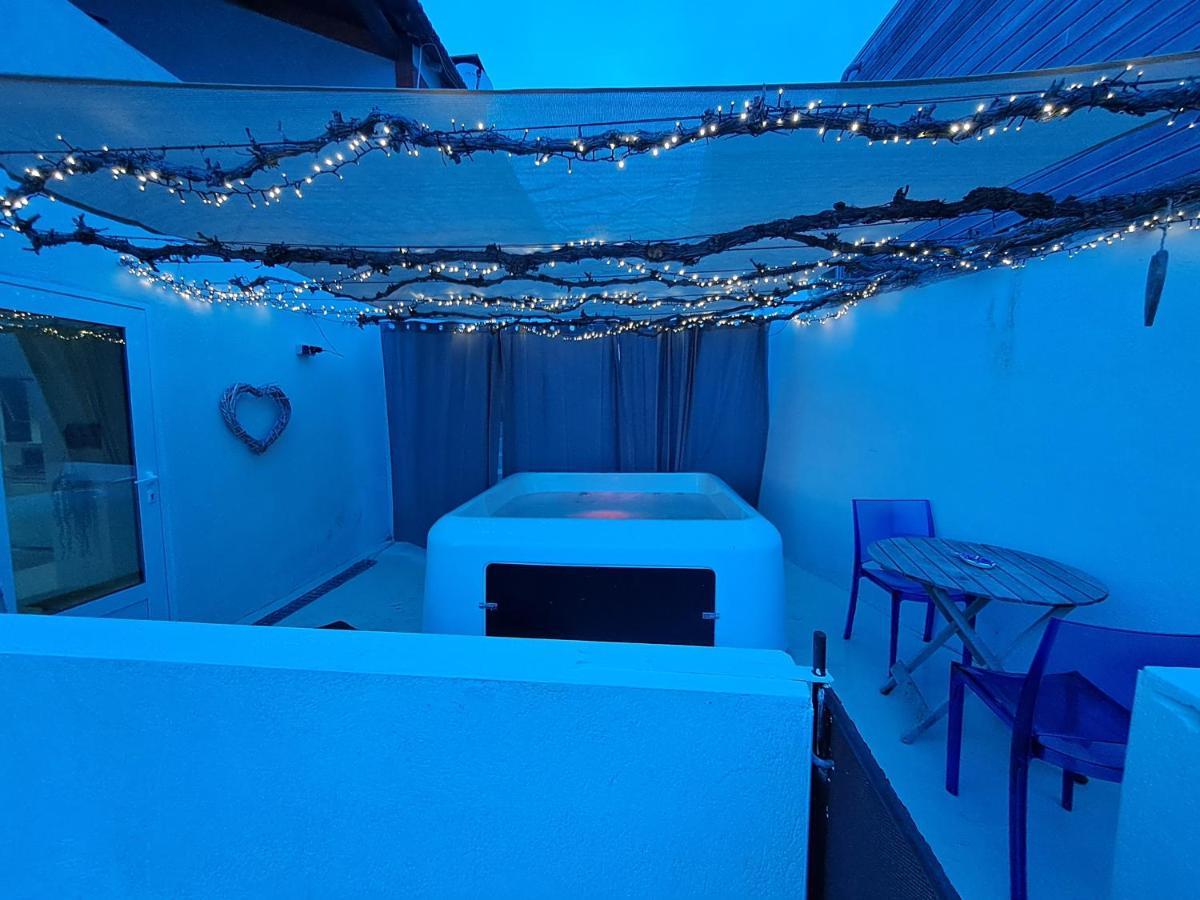 Les Suites Love 3 Spa Vue Mer Piscine Marseille Exterior photo