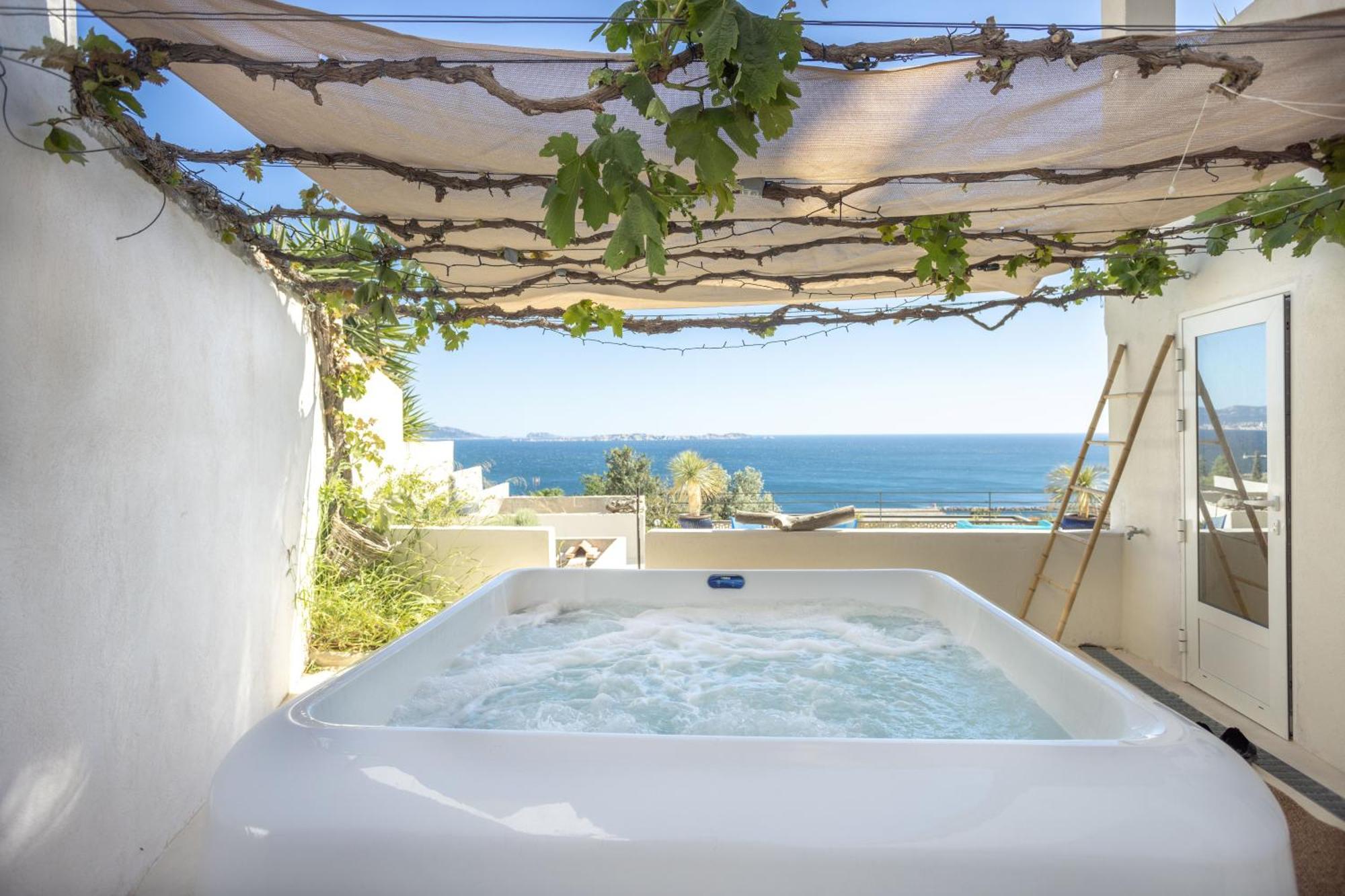 Les Suites Love 3 Spa Vue Mer Piscine Marseille Exterior photo