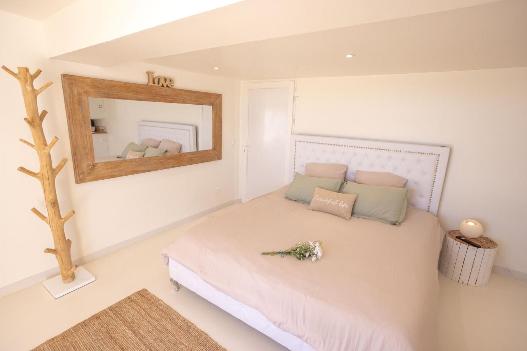 Les Suites Love 3 Spa Vue Mer Piscine Marseille Exterior photo
