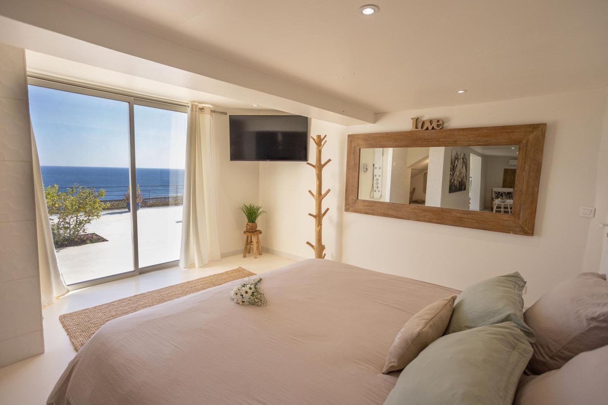 Les Suites Love 3 Spa Vue Mer Piscine Marseille Exterior photo