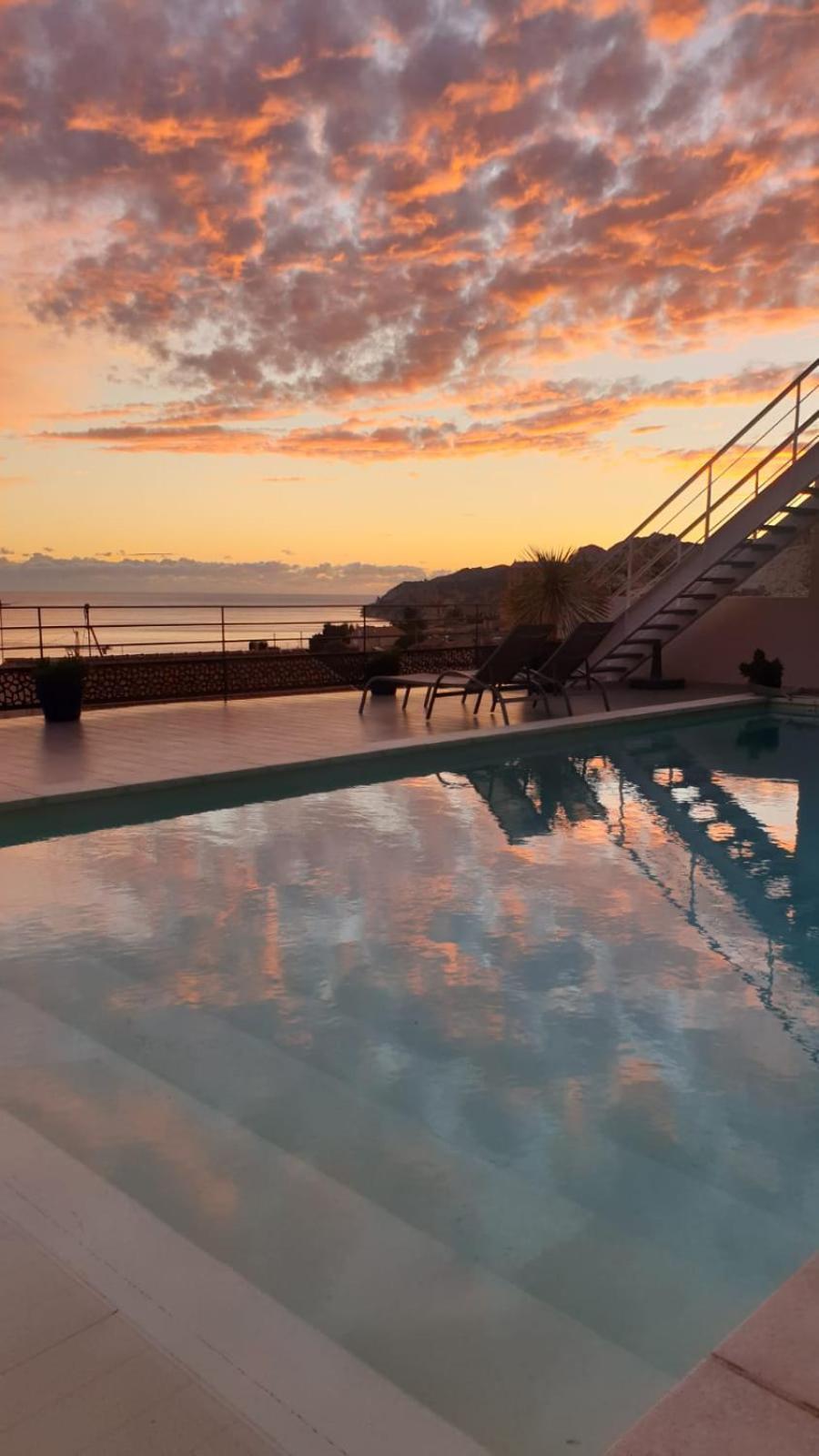 Les Suites Love 3 Spa Vue Mer Piscine Marseille Exterior photo